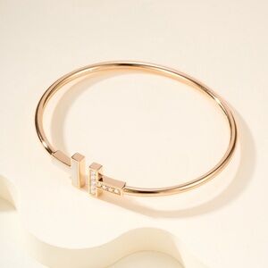 Elegant Rose Gold Bracelet with Sparkling Accents